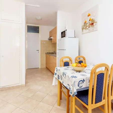 - Comfort One Bedroom H2 Apartment *