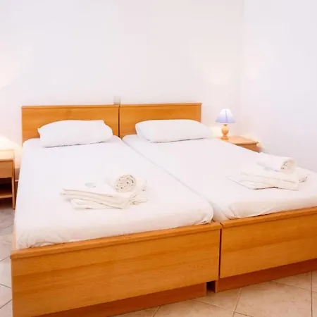 - Comfort One Bedroom H2 Apartment *
