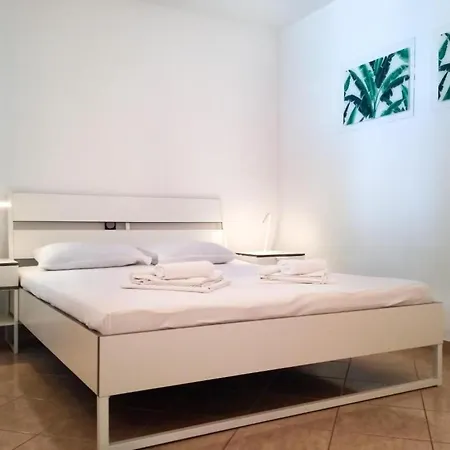 - Comfort One Bedroom H2 Apartment Lumbarda